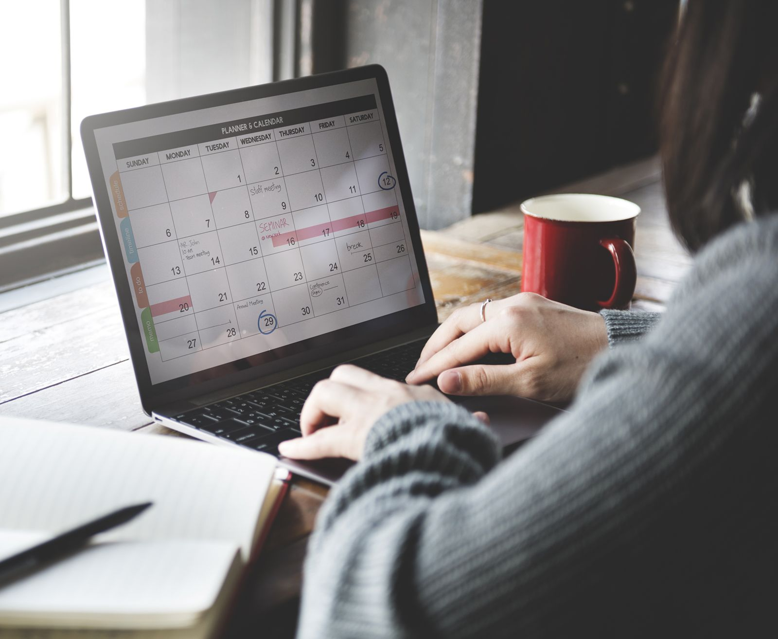 Figure 11. You should allocate a balanced timetable for your favourite private and professional activities. It is a good idea to place this plan where you can refer to it, or even integrate it into your calendar app on your smartphone or laptop. © Shutterstock
