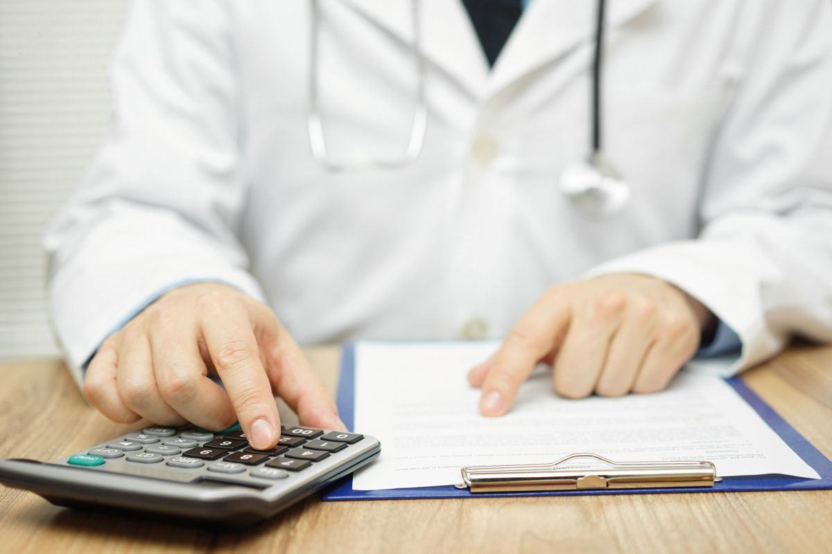 Les vétérinaires se sentent généralement mal à l’aise pour parler de leurs tarifs ou de leurs honoraires mais c’est pourtant à eux d’aborder le sujet en premier.